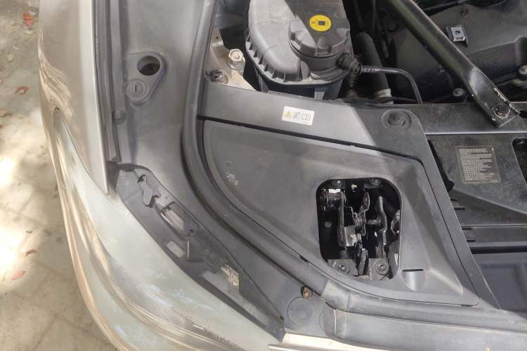Used BMW 5 Series 2012 520Li Elegant Edition Engine Bay Right