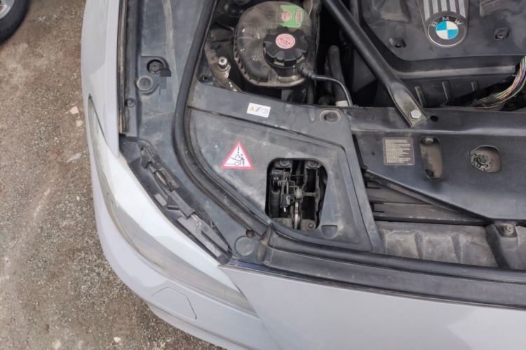Used BMW 5 Series 2012 530i Sport Touring Engine Bay Right