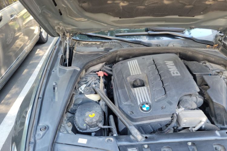 Used BMW 5 Series 2012 530i Sport Touring Engine Bay Right