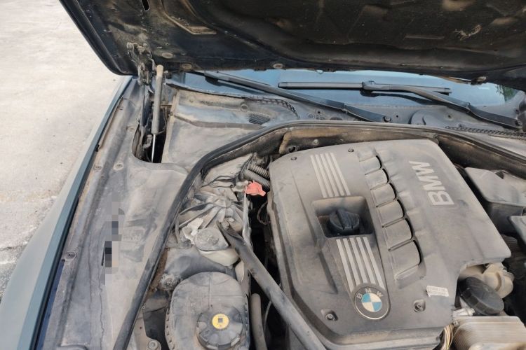 Used BMW 5 Series 2012 530i Sport Touring Engine Bay Right