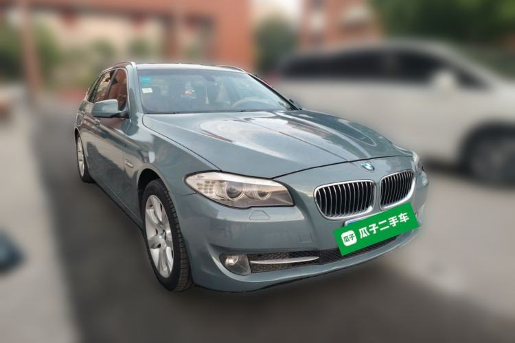 Used BMW 5 Series 2012 530i Sport Touring Front Right 45 Deg
