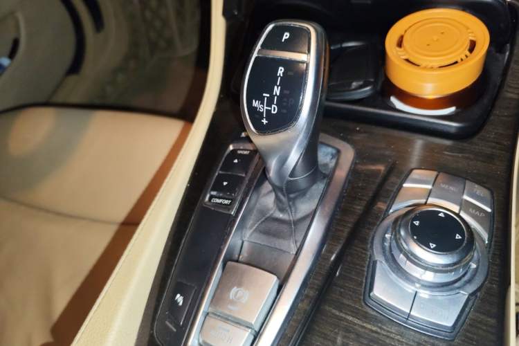 Used BMW 5 Series 2012 535Li Luxury Model Gear Lever