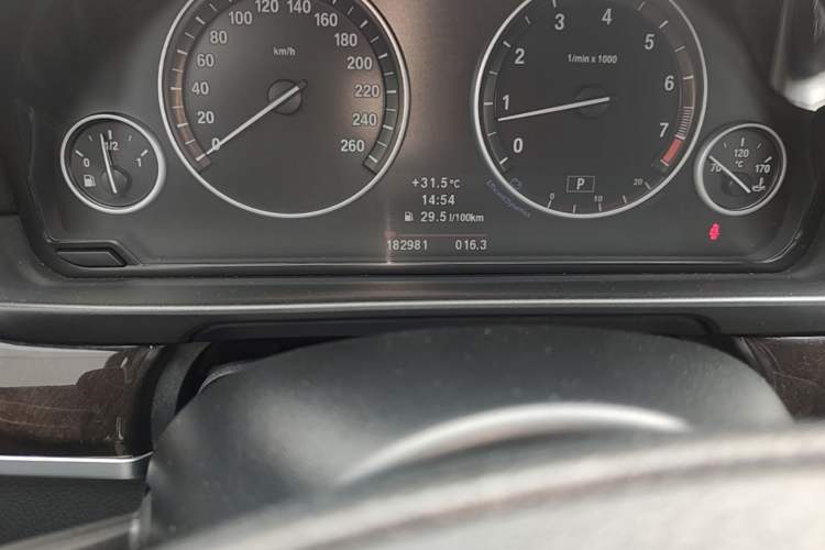 Used BMW 5 Series 2012 523Li Leading Model Odometer Close Up