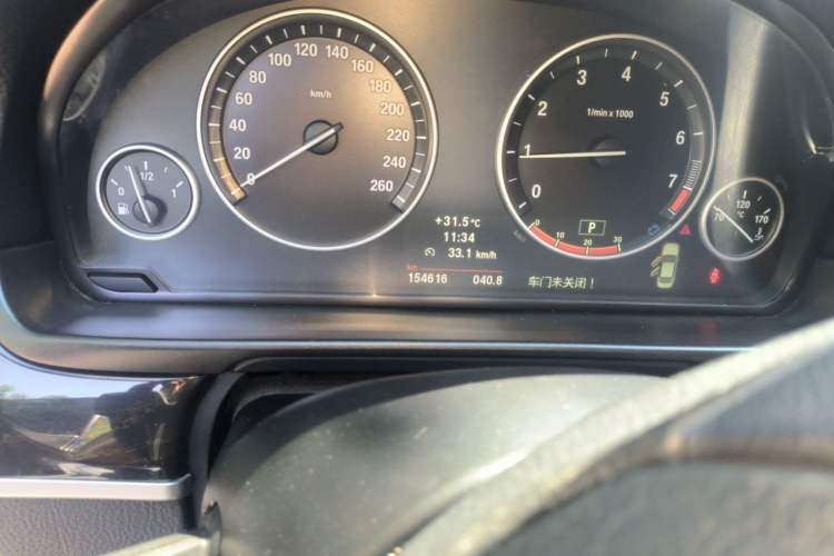 Used BMW 5 Series 2012 523Li Leading Model Odometer Close Up