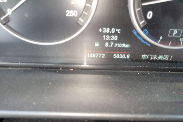Used BMW 5 Series 2012 530i Sport Touring Odometer Close Up