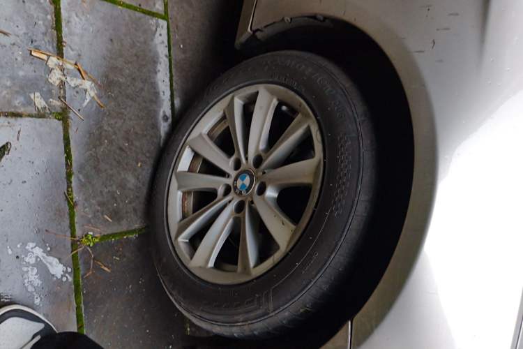 Used BMW 5 Series 2012 523Li Luxury Model Right Front Wheel Hub