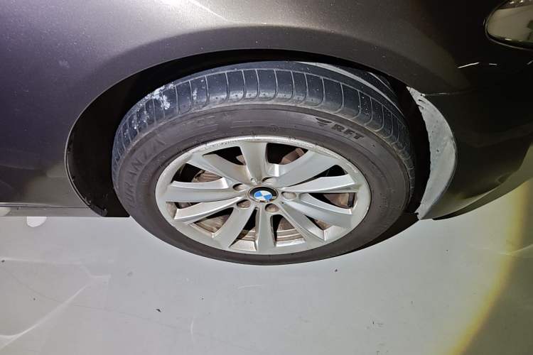 Used BMW 5 Series 2012 523Li Luxury Model Right Front Wheel Hub