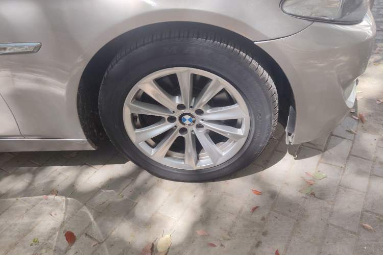 Used BMW 5 Series 2012 520Li Elegant Edition Right Front Wheel Hub