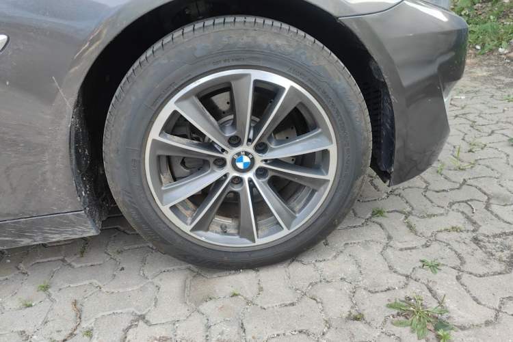Used BMW 5 Series 2012 520Li Elegant Edition Right Front Wheel Hub