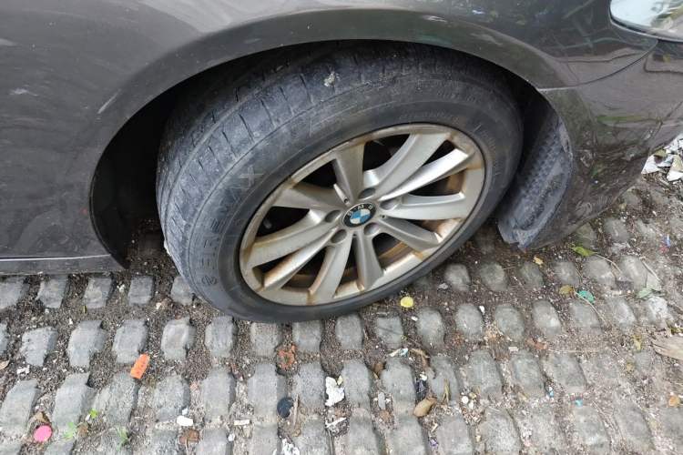 Used BMW 5 Series 2012 520Li Elegant Edition Right Front Wheel Hub