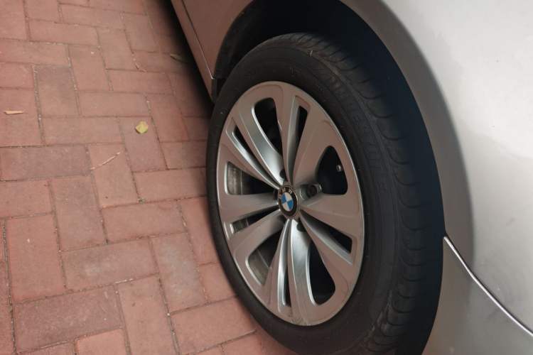 Used BMW 5 Series 2012 530Li Leading Model Right Front Wheel Hub