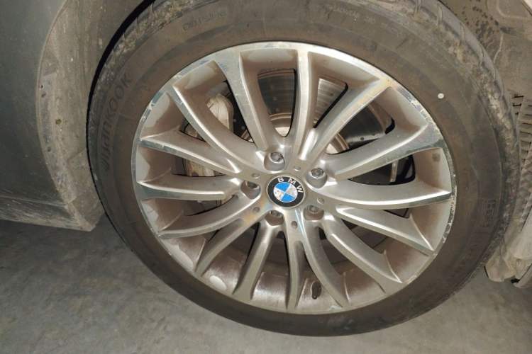 Used BMW 5 Series 2012 535Li Luxury Model Right Front Wheel Hub