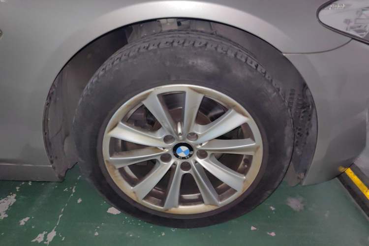 Used BMW 5 Series 2012 520Li Elegant Edition Right Front Wheel Hub