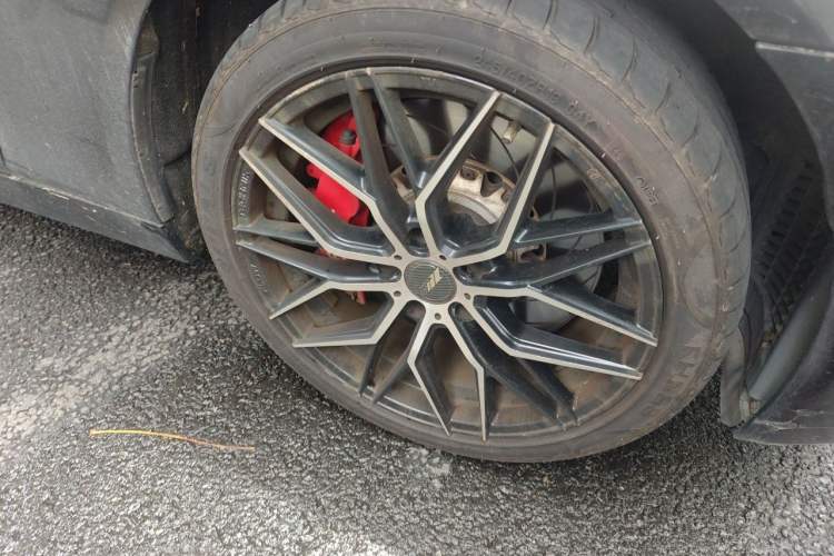 Used BMW 5 Series 2012 523Li Leading Model Right Front Wheel Hub