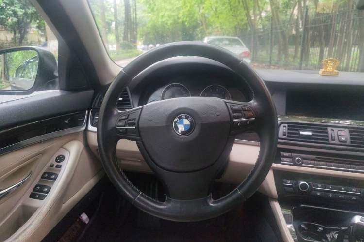 Used BMW 5 Series 2012 530Li Leading Model Steering Wheel