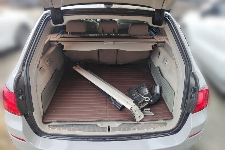 Used BMW 5 Series 2012 530i Sport Touring Trunk