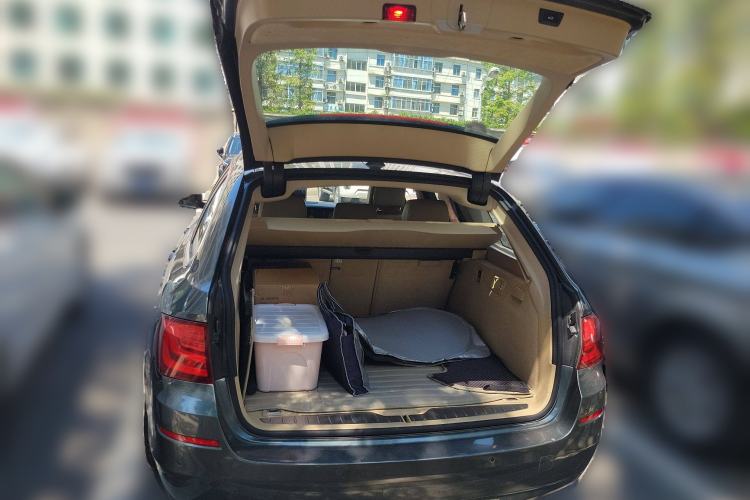 Used BMW 5 Series 2012 530i Sport Touring Trunk