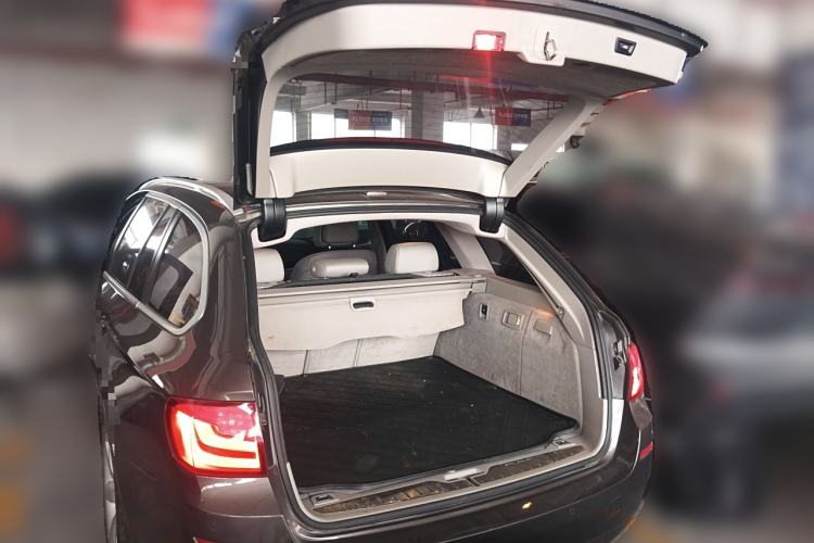 Used BMW 5 Series 2012 530i Sport Touring Trunk