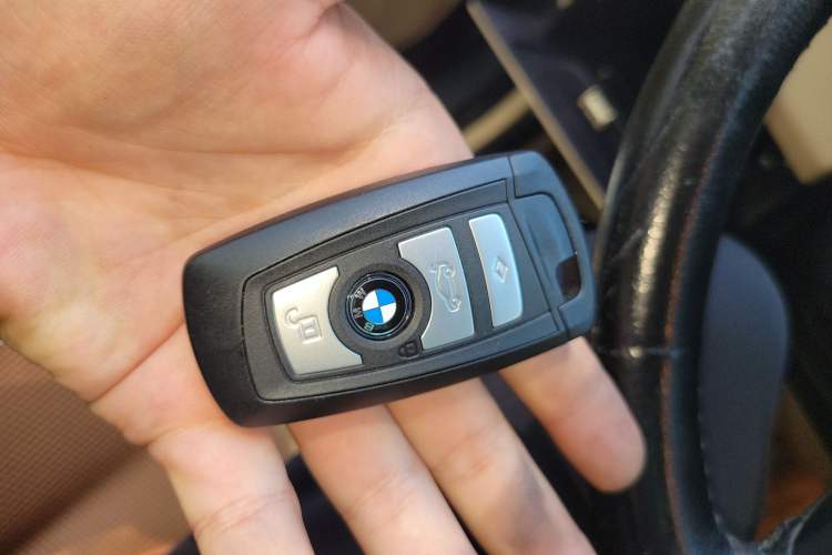 Used BMW 5 Series 2012 530i Sport Touring Vehicle Key