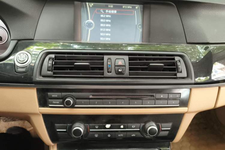 Used BMW 5 Series 2012 520Li Elegant Edition Audio And AC Panel