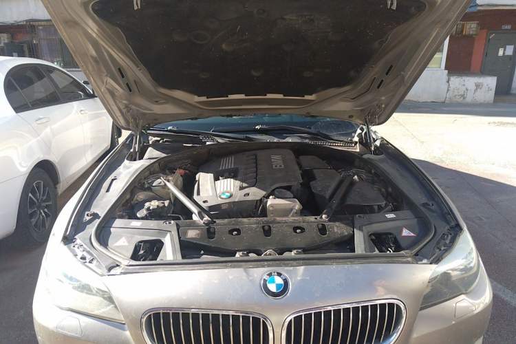 Used BMW 5 Series 2012 523Li Leading Model Engine Bay
