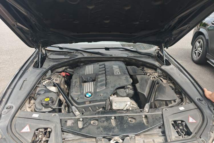 Used BMW 5 Series 2012 520Li Elegant Edition Engine Bay