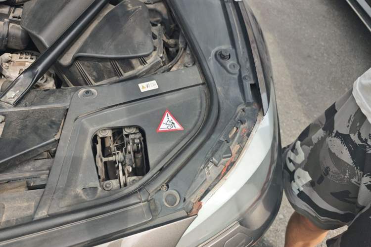 Used BMW 5 Series 2012 520Li Elegant Edition Engine Bay Left