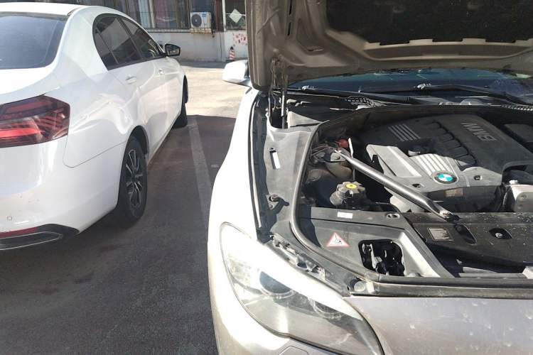 Used BMW 5 Series 2012 523Li Leading Model Engine Bay Right
