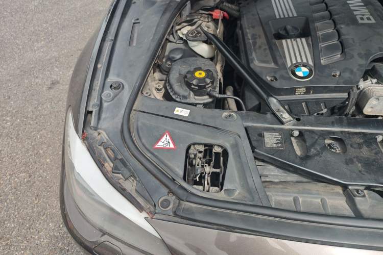 Used BMW 5 Series 2012 520Li Elegant Edition Engine Bay Right