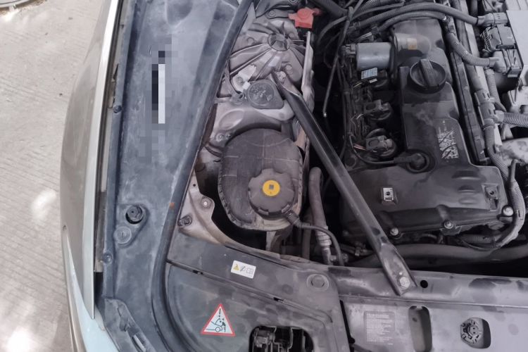 Used BMW 5 Series 2012 520Li Elegant Edition Engine Bay Right