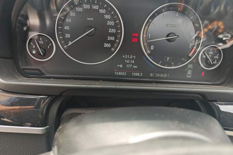 Used BMW 5 Series 2012 520Li Elegant Edition Odometer Close Up