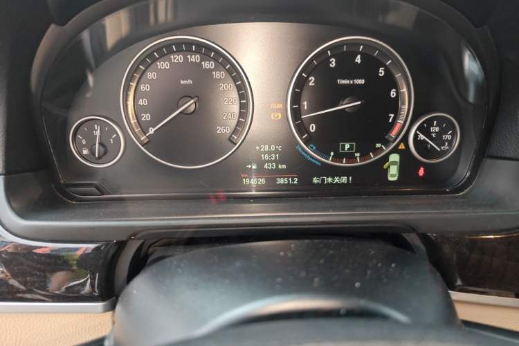 Used BMW 5 Series 2012 523Li Leading Model Odometer Close Up