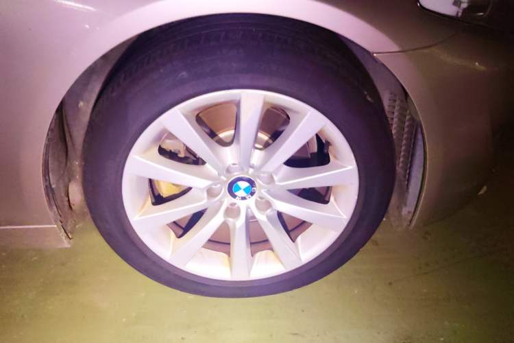 Used BMW 5 Series 2012 530Li Luxury Model Right Front Wheel Hub
