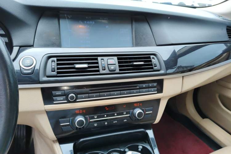 Used BMW 5 Series 2012 520Li Elegant Edition Audio And AC Panel