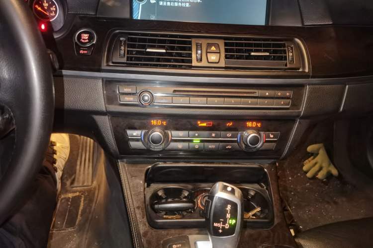 Used BMW 5 Series 2012 528i xDrive Luxury Edition Audio And AC Panel