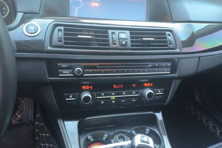 Used BMW 5 Series 2012 523Li Leading Model Audio And AC Panel