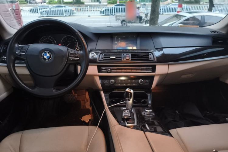 Used BMW 5 Series 2012 523Li Luxury Model Center Console