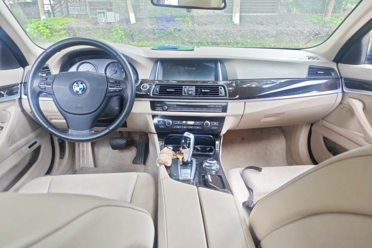 Used BMW 5 Series 2012 523Li Leading Model Center Console