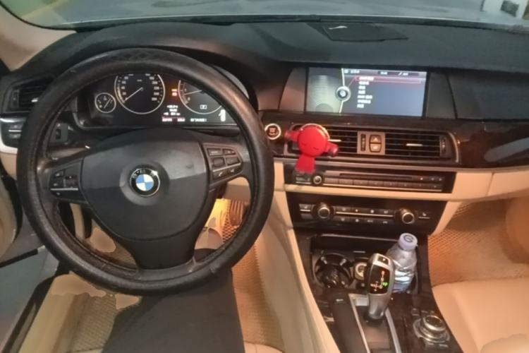 Used BMW 5 Series 2012 523Li Luxury Model Center Console