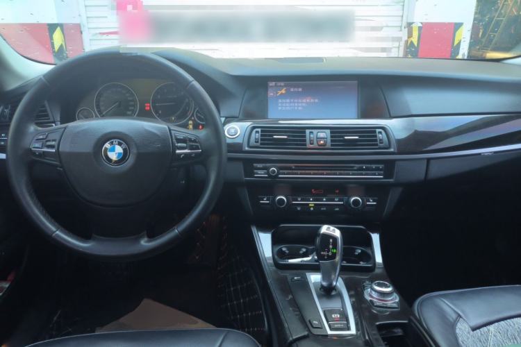 Used BMW 5 Series 2012 523Li Leading Model Center Console