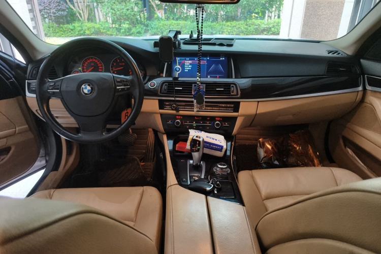 Used BMW 5 Series 2012 523Li Leading Model Center Console