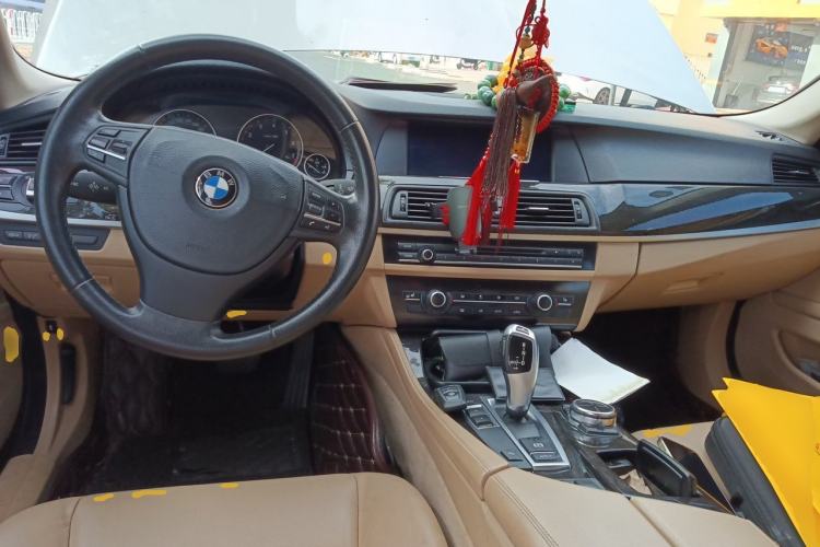 Used BMW 5 Series 2012 530Li Leading Model Center Console