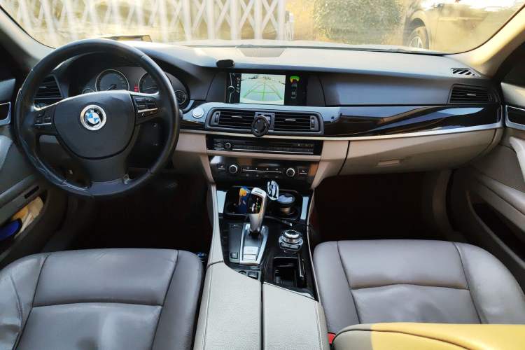 Used BMW 5 Series 2012 523Li Luxury Model Center Console
