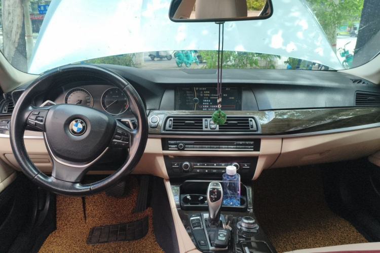 Used BMW 5 Series 2012 535Li Leading Model Center Console