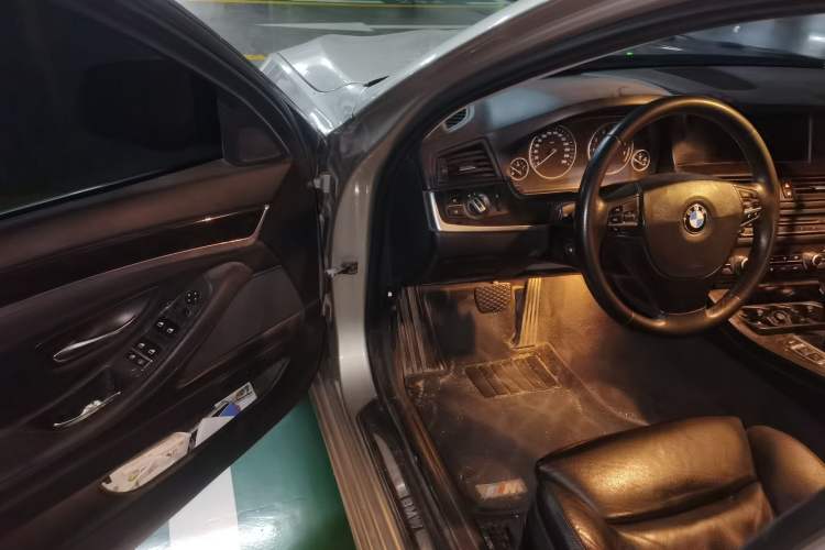 Used BMW 5 Series 2012 528i xDrive Luxury Edition Driver Seat