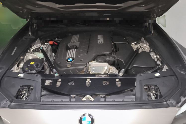 Used BMW 5 Series 2012 523Li Leading Model Engine Bay