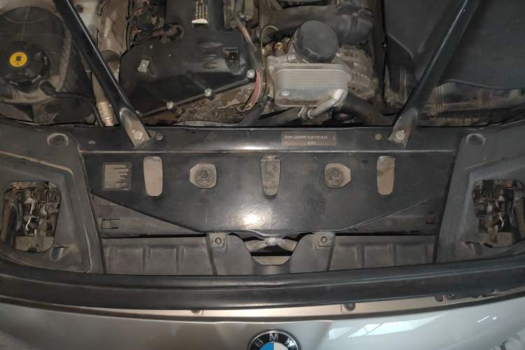 Used BMW 5 Series 2012 523Li Leading Model Engine Bay