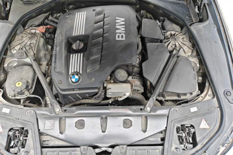 Used BMW 5 Series 2012 523Li Leading Model Engine Bay