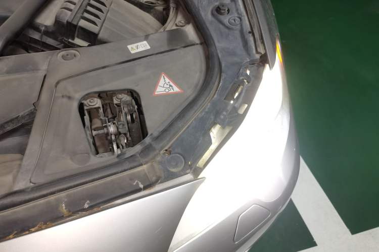 Used BMW 5 Series 2012 528i xDrive Luxury Edition Engine Bay Left