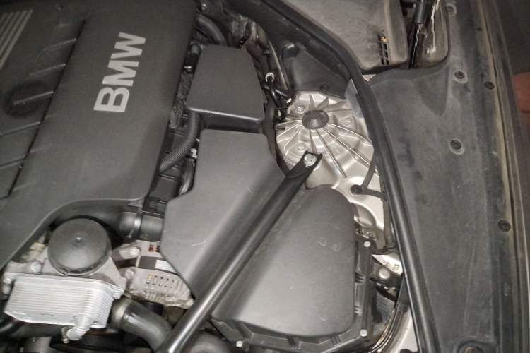 Used BMW 5 Series 2012 520Li Elegant Edition Engine Bay Left